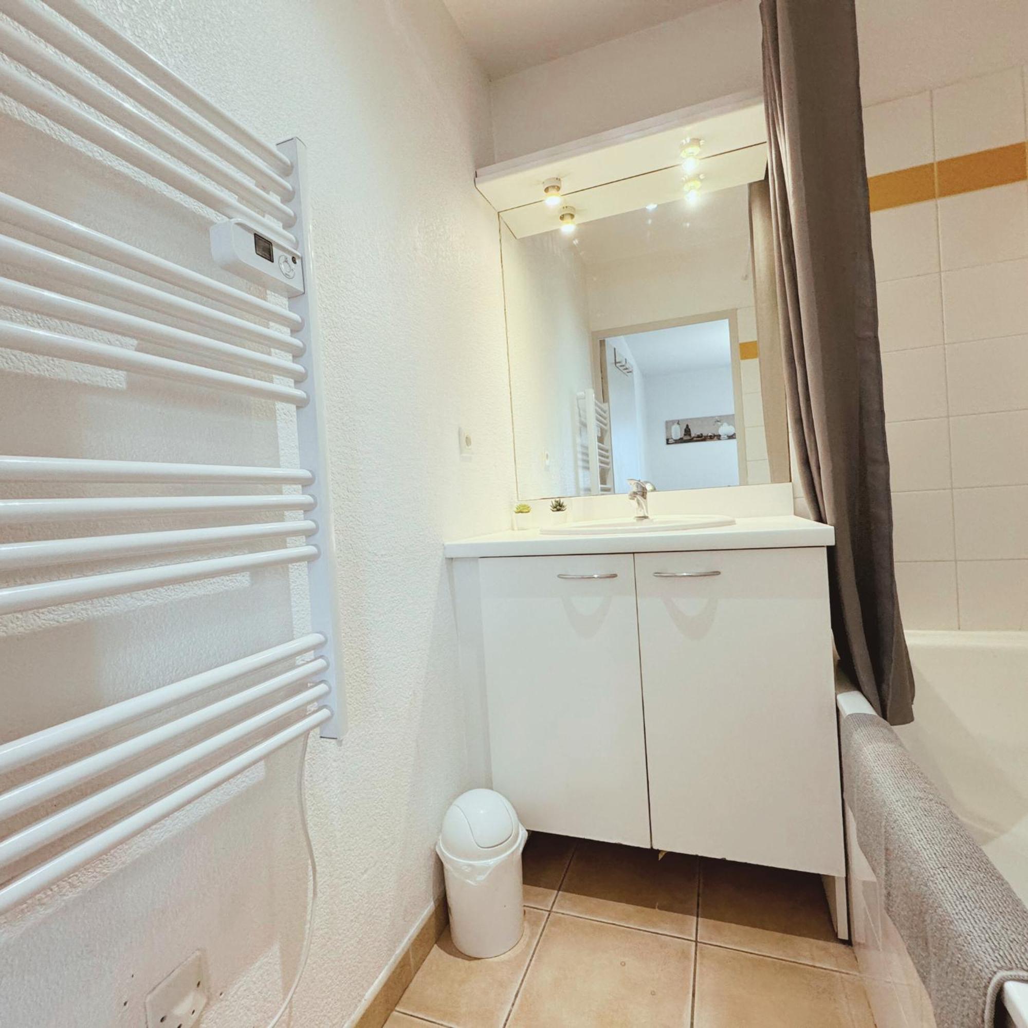 Résidence Privé Avec Parking Wifi Clim Piscine Avignon